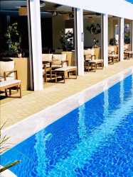 Sveltos *** hotel w Larnaka z samochodem